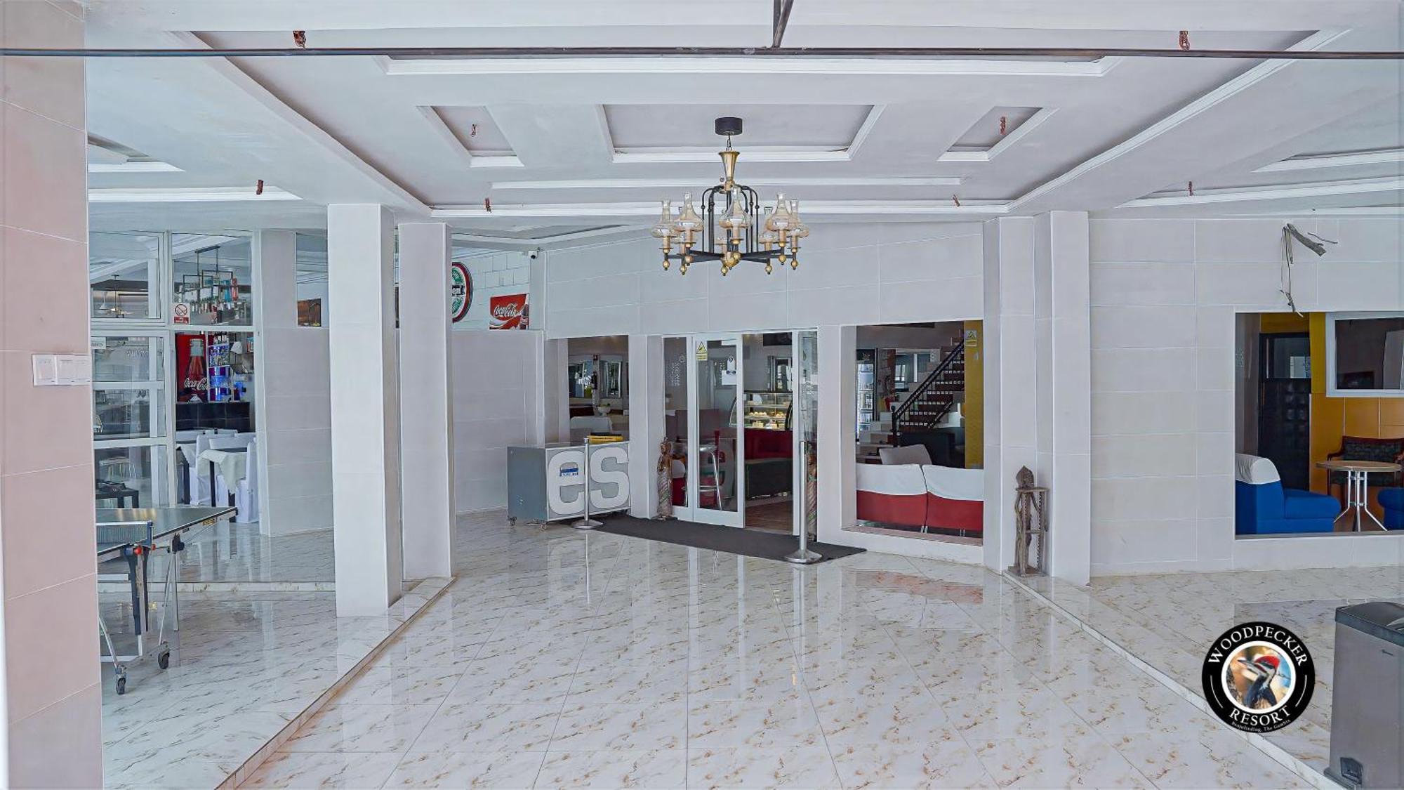 Woodpecker Resort Hotel Банжул Экстерьер фото