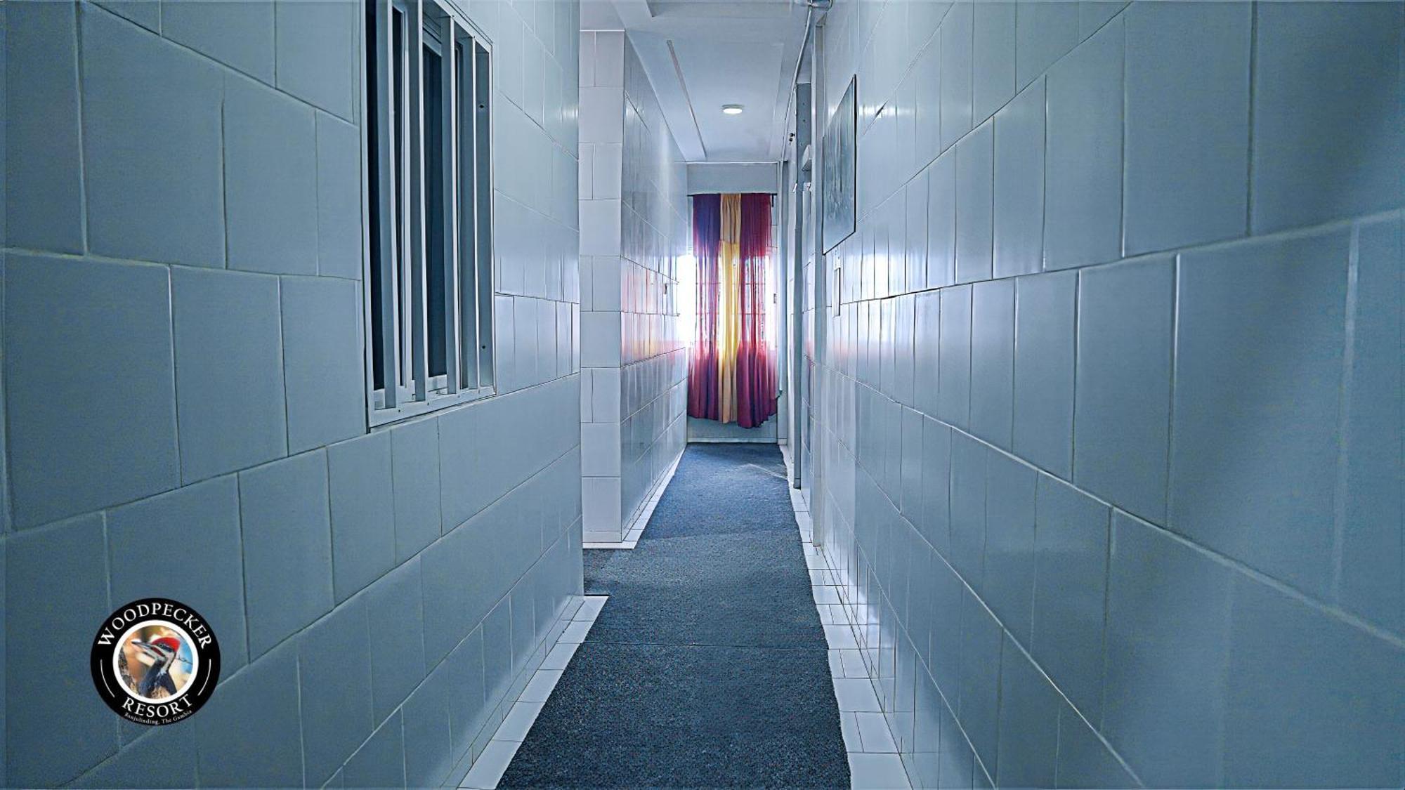 Woodpecker Resort Hotel Банжул Экстерьер фото