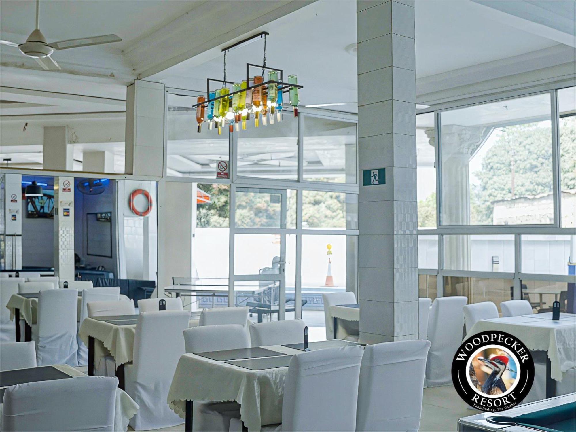 Woodpecker Resort Hotel Банжул Экстерьер фото