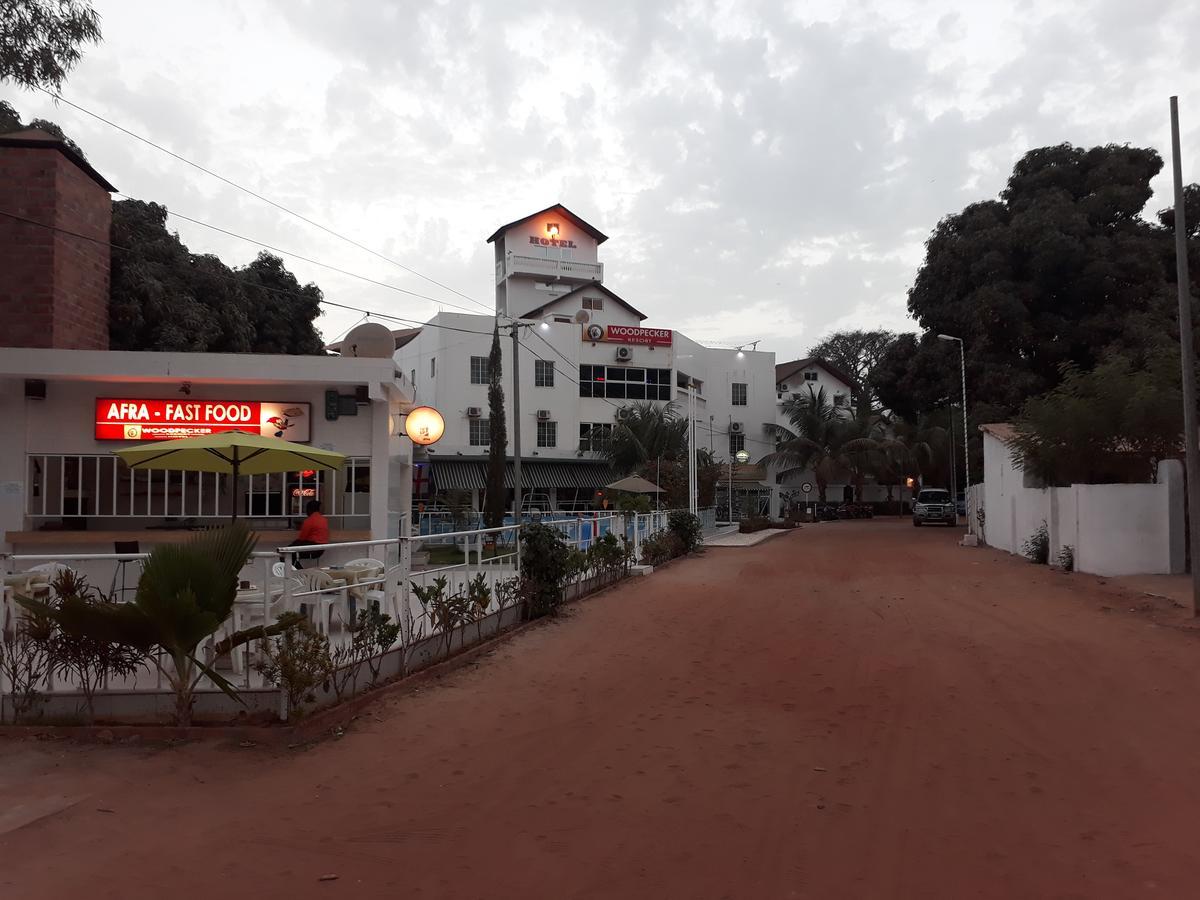 Woodpecker Resort Hotel Банжул Экстерьер фото